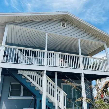 Ocean Views - Boatman’s Beach House! Steps to St. Augustine Beach. Sleeps 10.