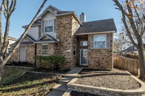 Private Backyard + Deck - Near DFW + Toyota Music - Homestays