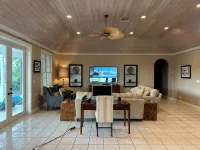 Luxurious 'Old Fort Bay' Large SINGLE LEVEL with 4 bedrooms each with an ensuite - Jakuzi