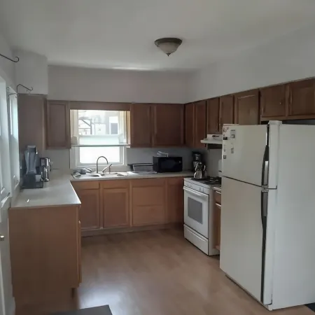 Cozy 2 bedroom in Highland Square, pets welcome!