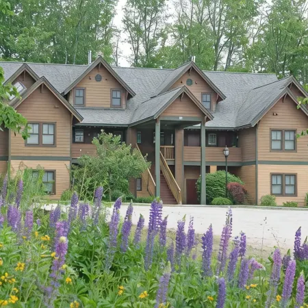 Beautiful Condominium at Castle Hill Resort, 10 Minutes from Okemo Ski Resort