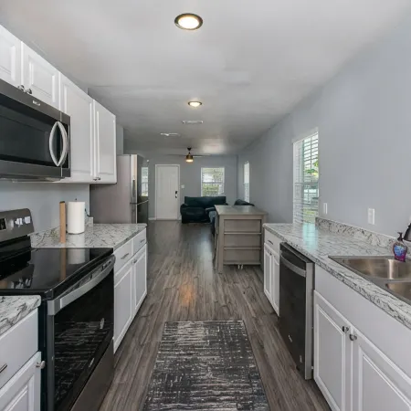 Cheerful 3 bedroom house near downtown and close to hospitals