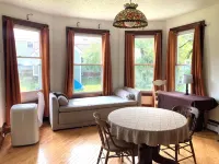 Private 1st Floor Studio in Victorian Home - Steps to LL Bean, Downtown Freeport