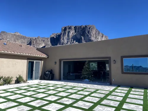 Beautiful oasis with 40' negative edge pool, swim up bar, hiking in Super. Mtns.