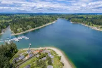WATERFRONT 3BR/2BA MT RAINIER VIEWS, PRIVATE BEACH - 4-Star