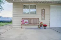 Vineyard Ridge Farmhouse • 3Br • 2BA • Vineyard View • Fire Pit •