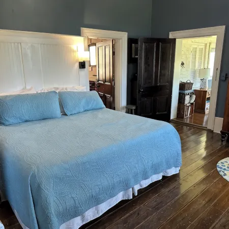 Historic Lexington Retreat - 5Br on Acres- Perfect for Families, Friends & Pets