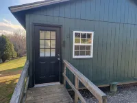 山間農場小屋，帶有農場動物 - 小木屋