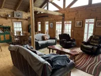 Rugged and Rustic Tennessee Mountain Cabin With Loft - Chalets