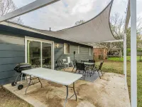 Cheerful 3 BR 1.5 BA Home in Great Neighborhood! Recently Renovated! โรงแรมในแจ็คสันวิลล์