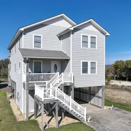 Beachside Breeze! 5 BR 3 BA beach paradise!