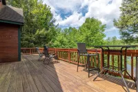 Beautiful year round home on Sebec Lake - Homestays