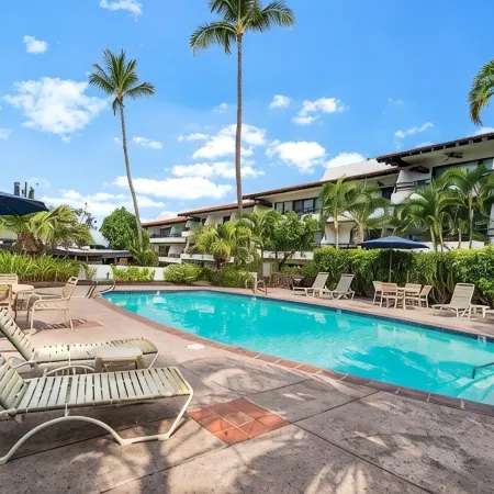 Partial Ocean View * Ocean View Complex * AC * King Bed * Casa de Emdeko