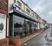 5 Minutes to Town Centre and Local Amenities at Stoke on Trent - Kitchens