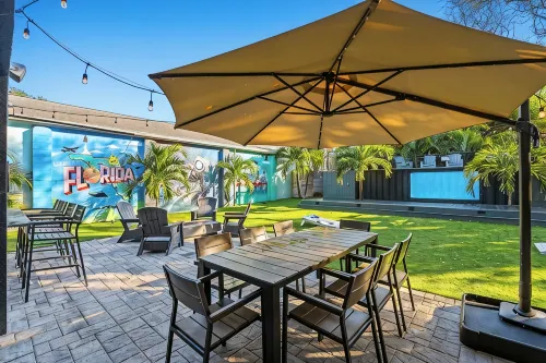 5⭐ 6BD/4BA ~ Steps to Beach Shipping Container Pool w ~ Game Rm ~Summer Kitchen - 4성급