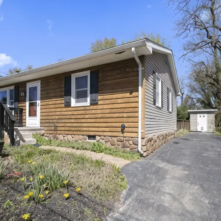 A Private Home in Historic Bolivar with a Hot Tub and Yard. Pet Friendly!