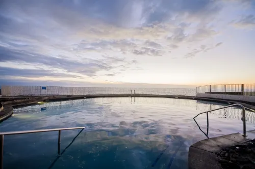 Oceanfront Condo Complex on Alii 1 bdrm,, Salt,Freshwater Pools Newly renovated - 4-Star