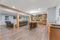 First Class "ARCADE" /18 Person/3400 sq ft/10 Bed/Firepit/Huge Kitchen/Fireplace - ジャグジー