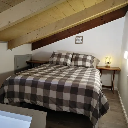 Cozy Apt close to the Catskill Park,Skiing, Hiking and more!