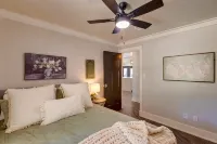 Private 2-Acre Salado Hill Country Villa, Heated Pool, Hot Tub, Sleeps 9 - 4-Sterne