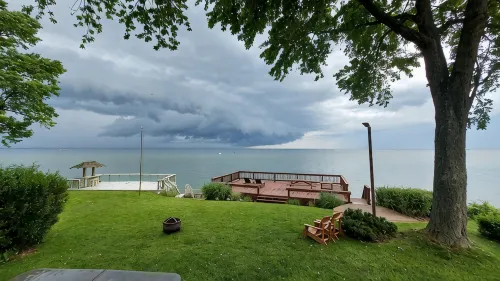 Lakefront - 4BR w/Hot Tub & Sauna - Wifi