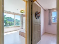 Yeongheungdo Family Pension Hotel berhampiran Pantai Simnipo