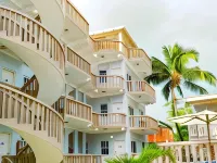 La Isla Resort Hotels near Caye Caulker Airport