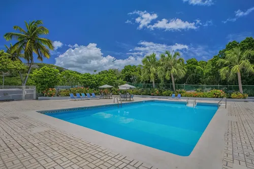 Wow! 3 Br! Remodeled Waterfront Unit, Sapphire Beach, Ocean View, Private Patio - Boutique