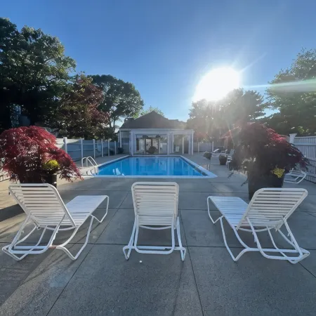 The Happy Hideaway, steps from Spa and 1 mile to Mohegan Sun