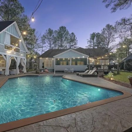 Private Pool with Pond Views - Pet Friendly - Near Downtown
