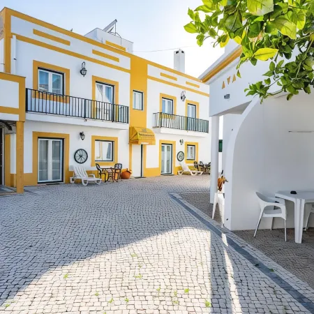 Apartamentos Patio Victoria by Umbral