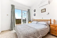 Beachside Villa. Sea and beach views. Free Paphos airport transfers free aircon - บังกะโล