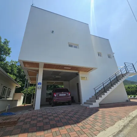 Gyeongju 2nd House Отели рядом с достопримечательностью «Храм Синсонса»