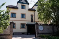 BnB Hotel Shymkent - parkir