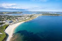 1605 by the sea - bar