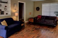 Rustic Roost in Historic Neighborhood - โฮมสเตย์