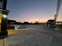 The Charlotte Smart Hotel Lopburi - Parking