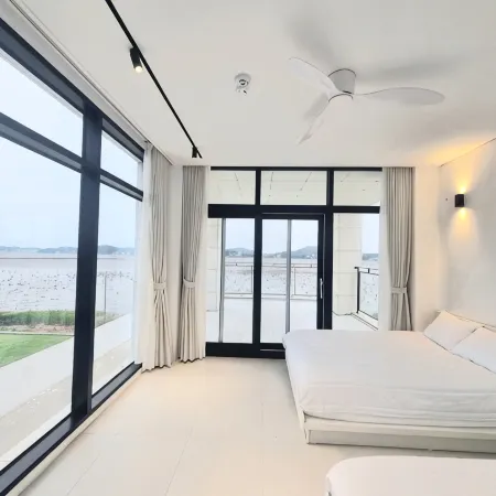 Daebudo Comma Pool Villa