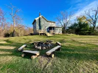 The Canandaigua Farmhouse. Private, Spacious, with Lake Access Hôtels à : Gorham
