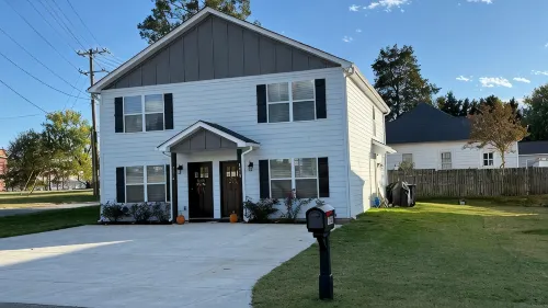 Modern 3-Bedroom Apartment In Hickory, Close to Everything!