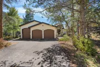 Luxury Keystone Riverfront House w/ Hot Tub, Mountain Views, Golf & Ski Access