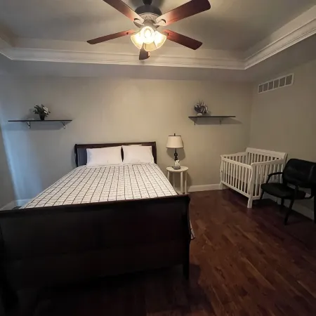 Spacious 5-bedroom house with WiFi, AC in charming Saint Robert