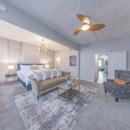 Cincy_Stay_And_Play / K&Q Comfort + Walkable Gem