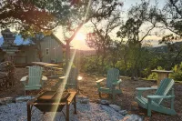 Peaceful HIlltop Cabin w/ Amazing Views & Hot Tub - Alppimaja