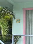 Hali'a - Renovated, 3 Bedroom Beach Cottage in Burleigh 5 mins walk to beach - Homestays