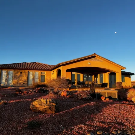Inspiring Views! Luxury, Serenity, Hot Tub, Lake Powell, Antelope,EV CHG