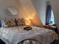 Charming lake house retreat, great for the whole family! 45 min to Cooperstown! Hotels in Chenango County