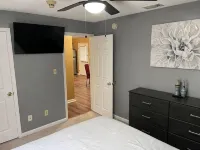 Beautiful Private 3 Bedroom Home - Homestays