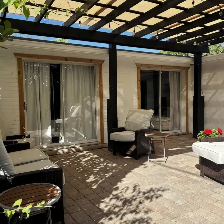 Stylish & comfortable, new Salt Water Hot Tub & 1 mile away from 5th Ave & Beach