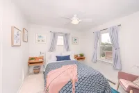 Kingwood Cottage, a beautiful 2-bedroom cottage across from Kingwood